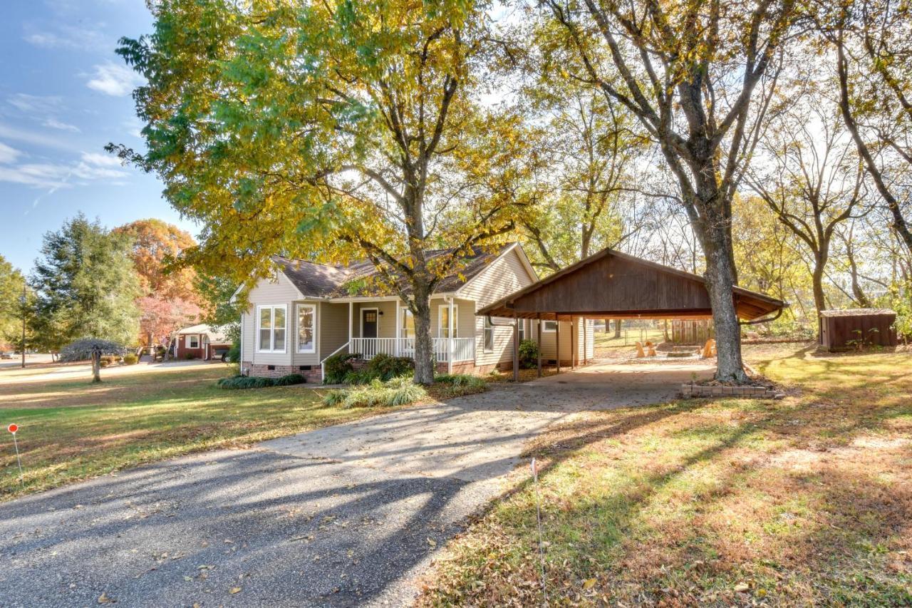 Tranquil Travelers Rest Home With Fire Pit! Exterior foto